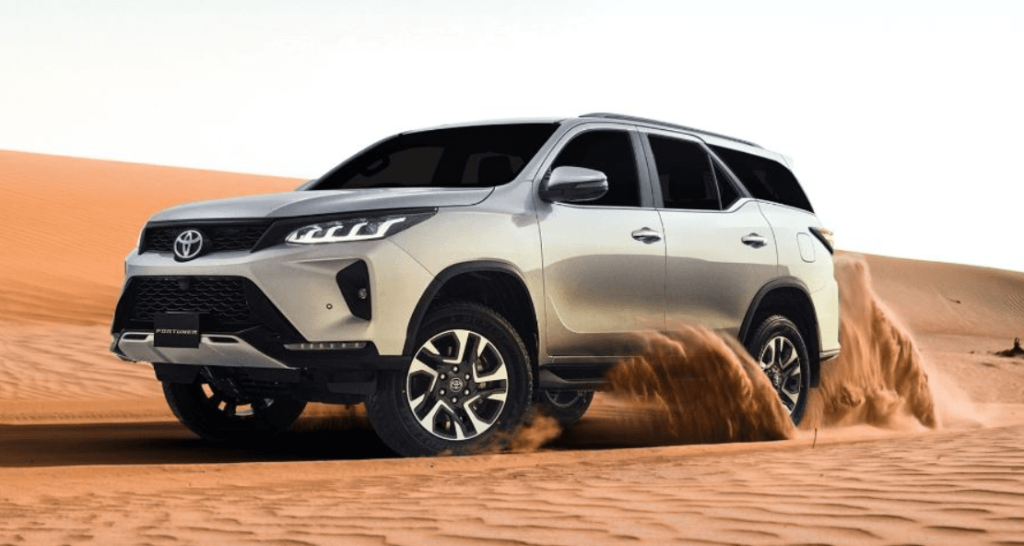 Toyota Fortuner white desert 2022
